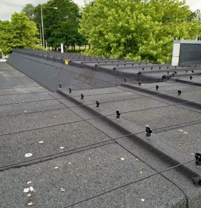 El-hegn på en forhøjning af taget